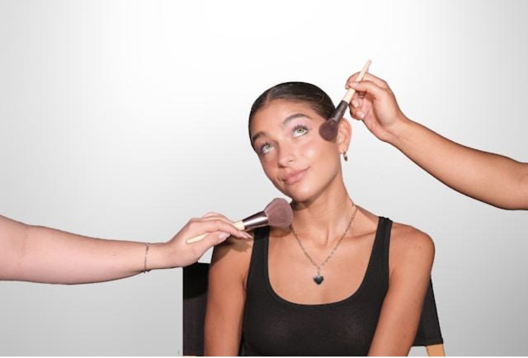 Base viso impeccabile tutto il giorno: come scegliere il fondotinta giusto